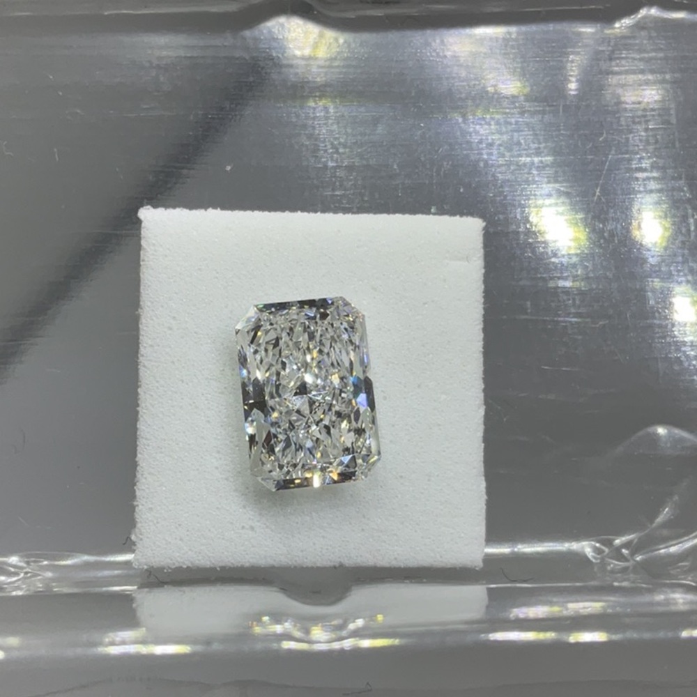 IGI Certified 2.04 Carat Radiant Cut VSI Color D Lab Grown Lose Diamond